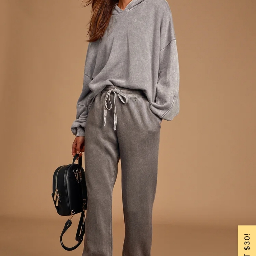 Lulus set Drawstring Joggers and hoodie s
